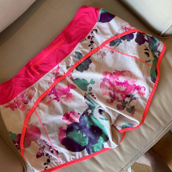 LULULEMON shorts lined - Picture 7 of 7